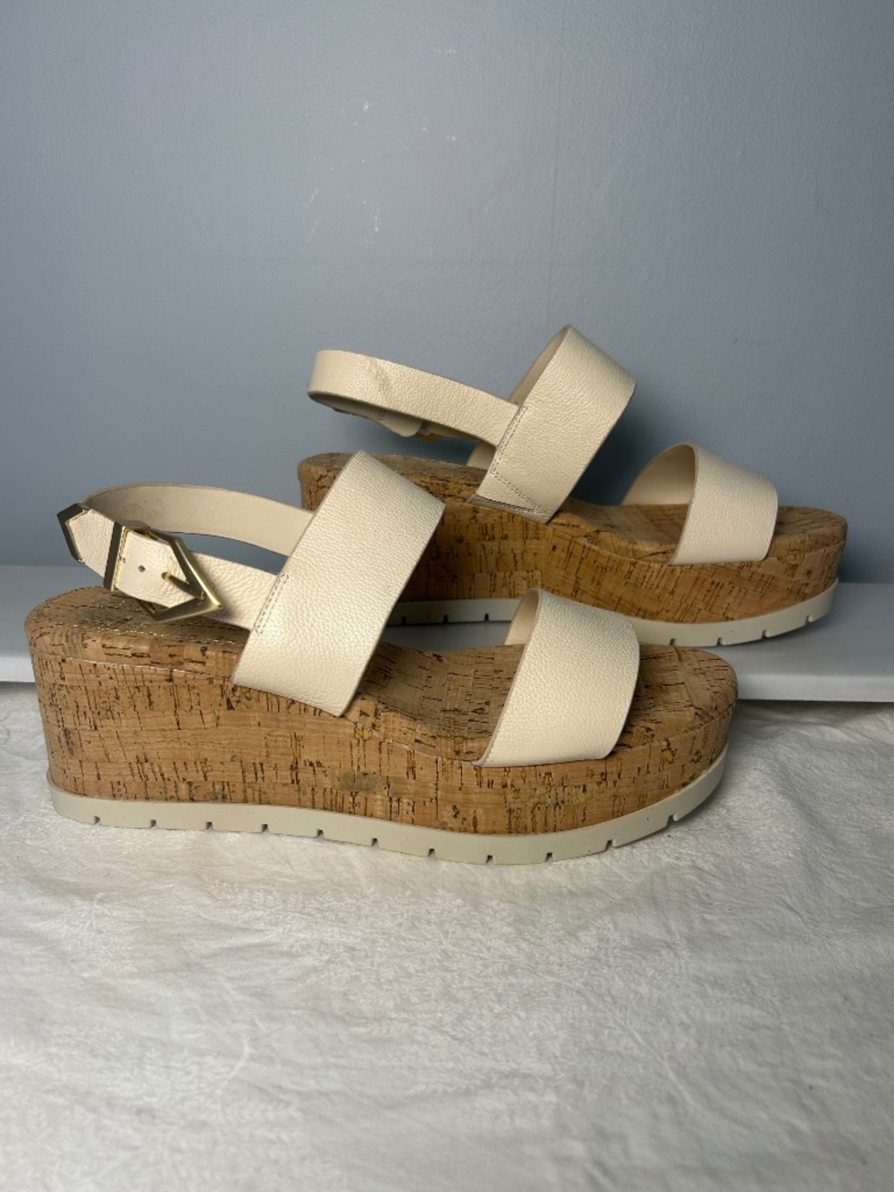 New Vince Camuto Women's Miapelle Wedge Sandal Size 10 Cream or "warm vanilla"